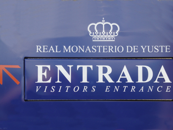Cartel de entrada al Monasterio.